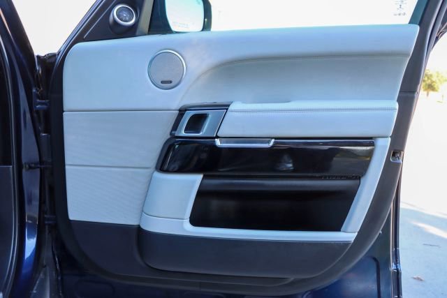 Used 2015 Land Rover Range Rover HSE image 11
