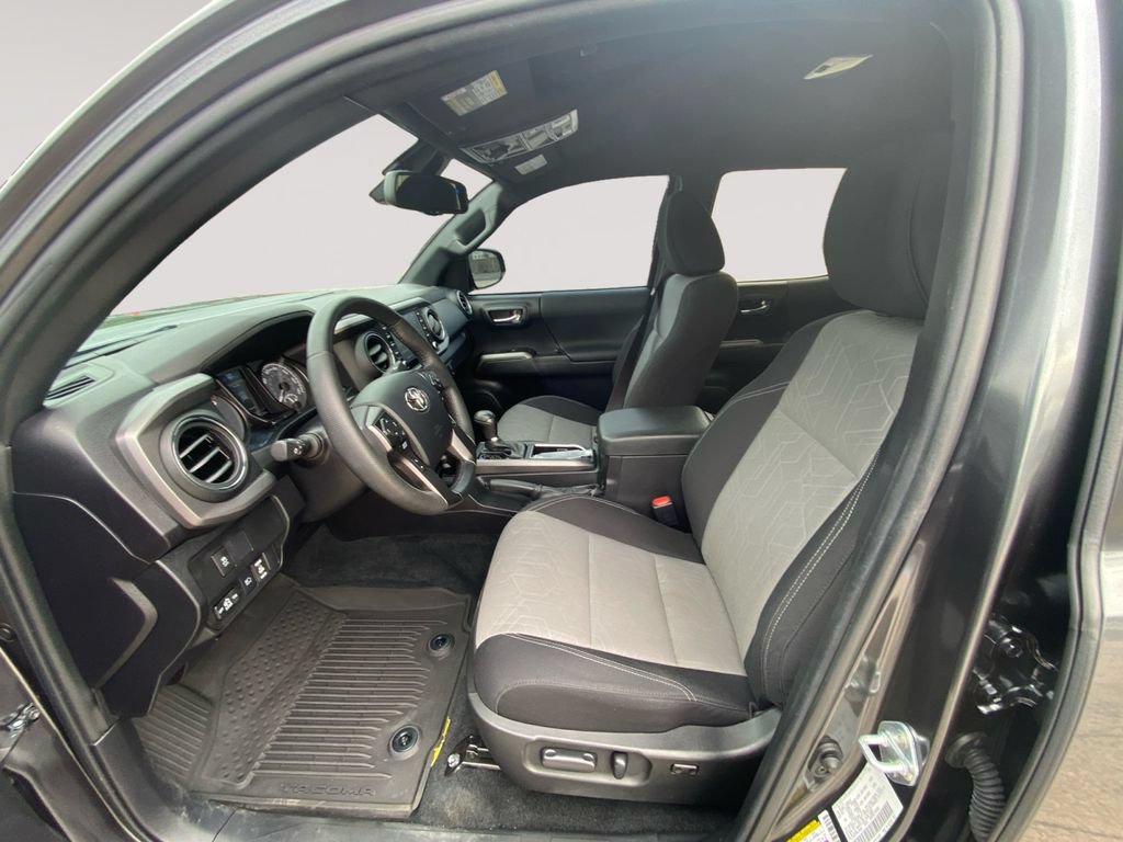 Used 2023 Toyota Tacoma TRD Off-Road w/ Technology Package AWD/4WD image 9