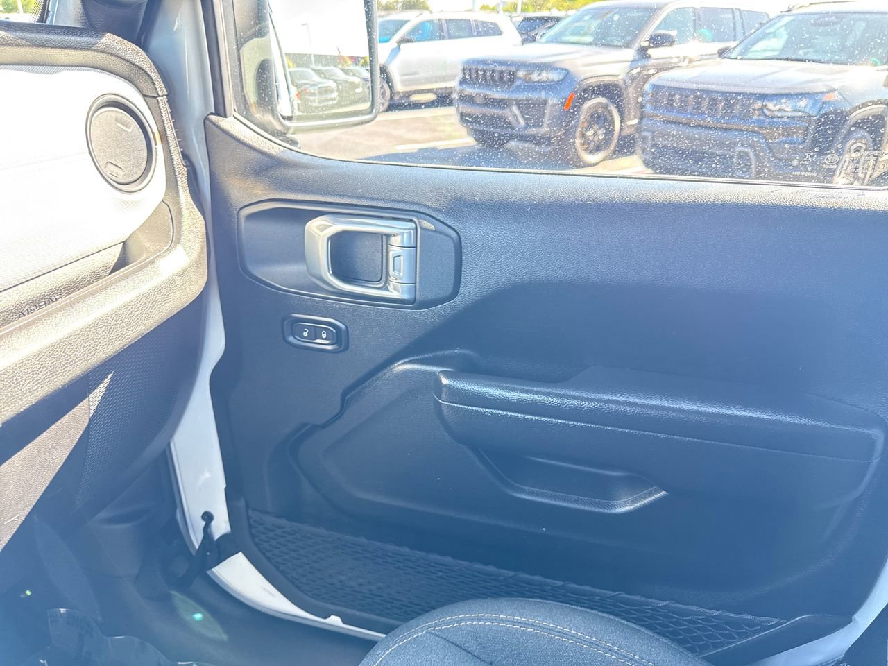 Used 2025 Jeep Gladiator Sport AWD/4WD image 23