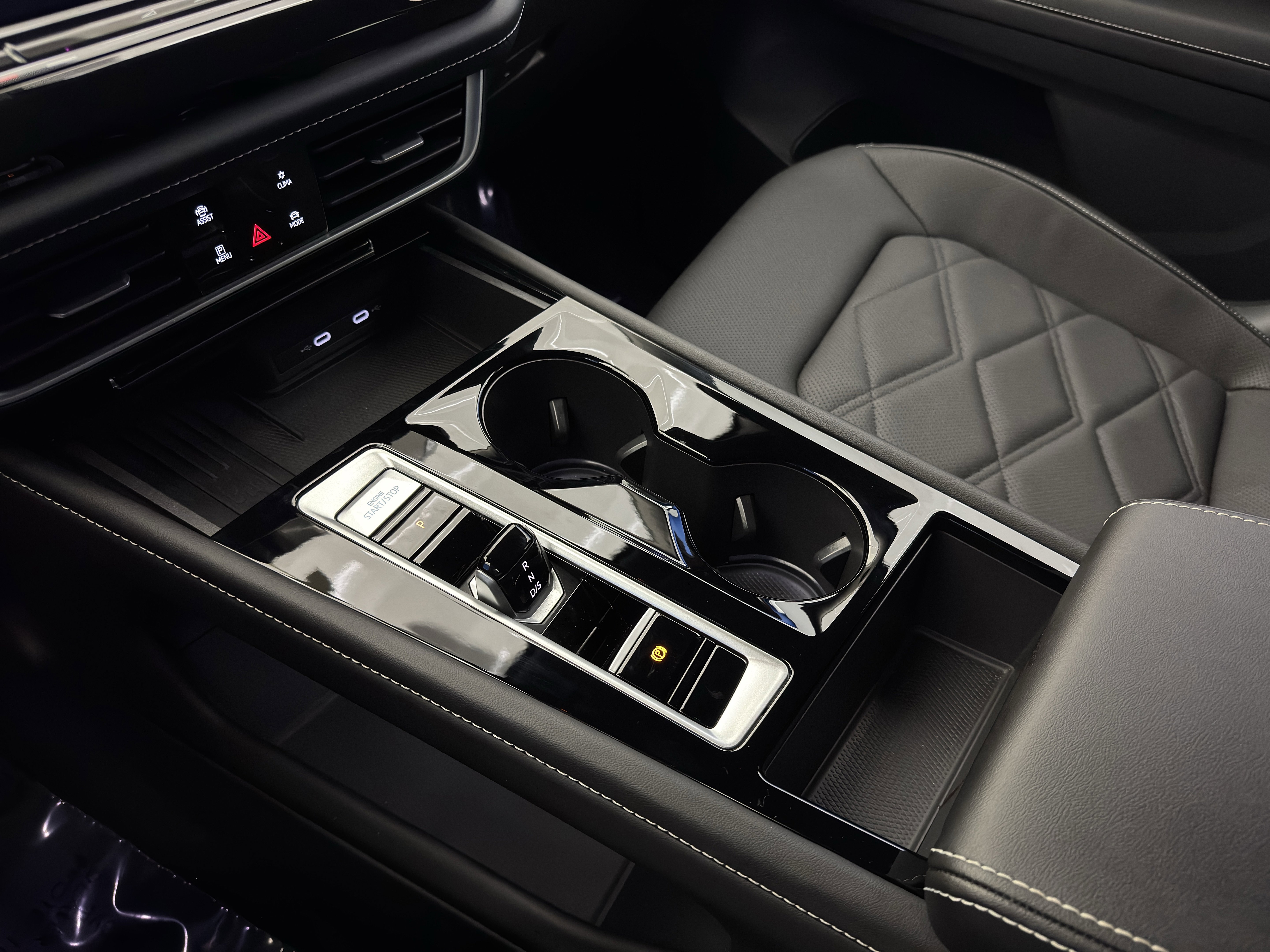 Certified 2025 Volkswagen Atlas SE w/ Black Wheel Package image 23