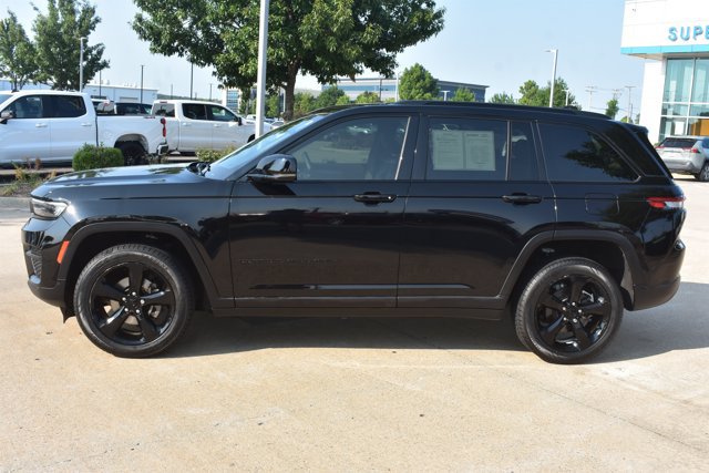 Used 2023 Jeep Grand Cherokee Altitude RWD image 8