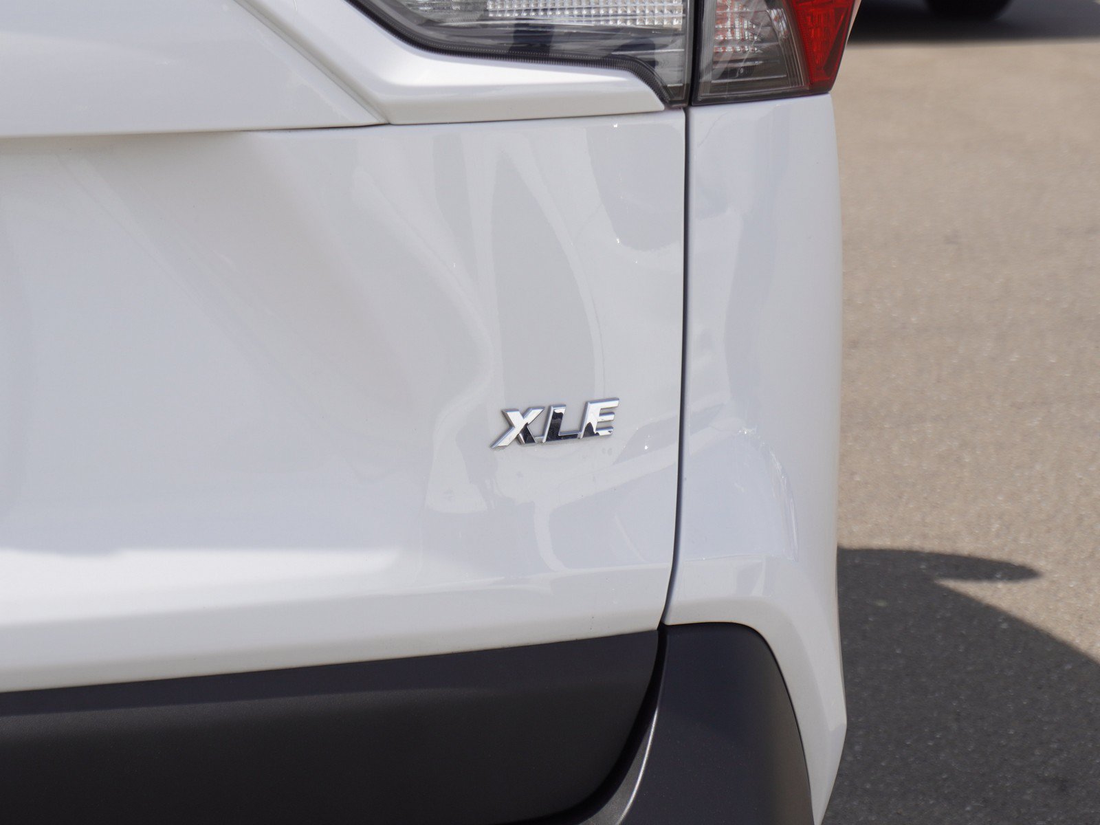 Used 2020 Toyota RAV4 XLE w/ All Weather Liner Package FWD image 10