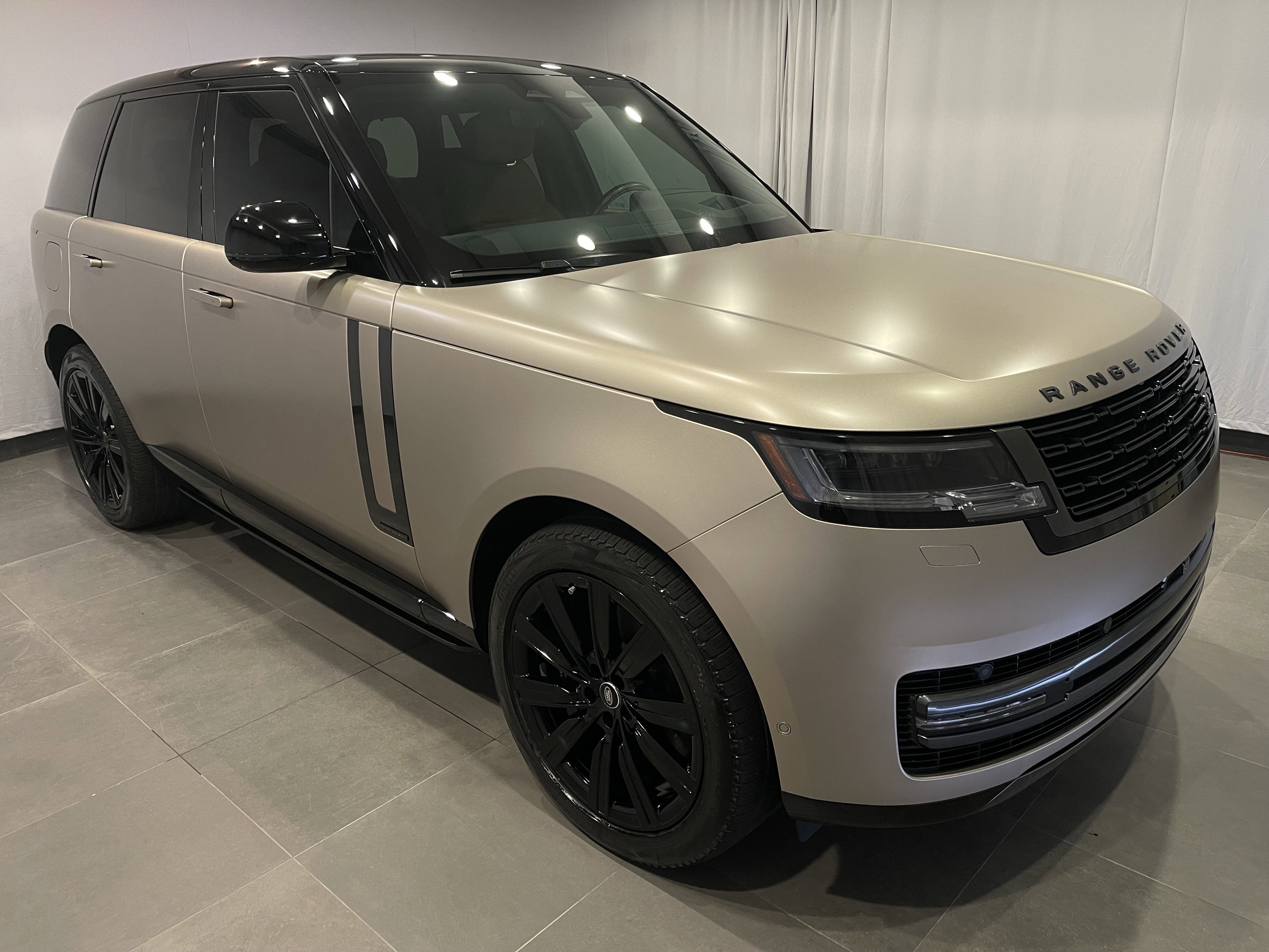 Used 2025 Land Rover Range Rover Autobiography AWD/4WD image 3