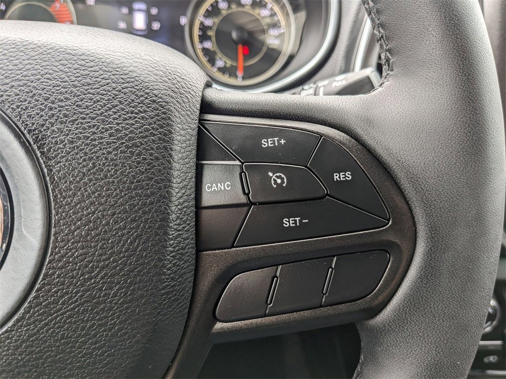 Used 2022 Jeep Cherokee Trailhawk image 14