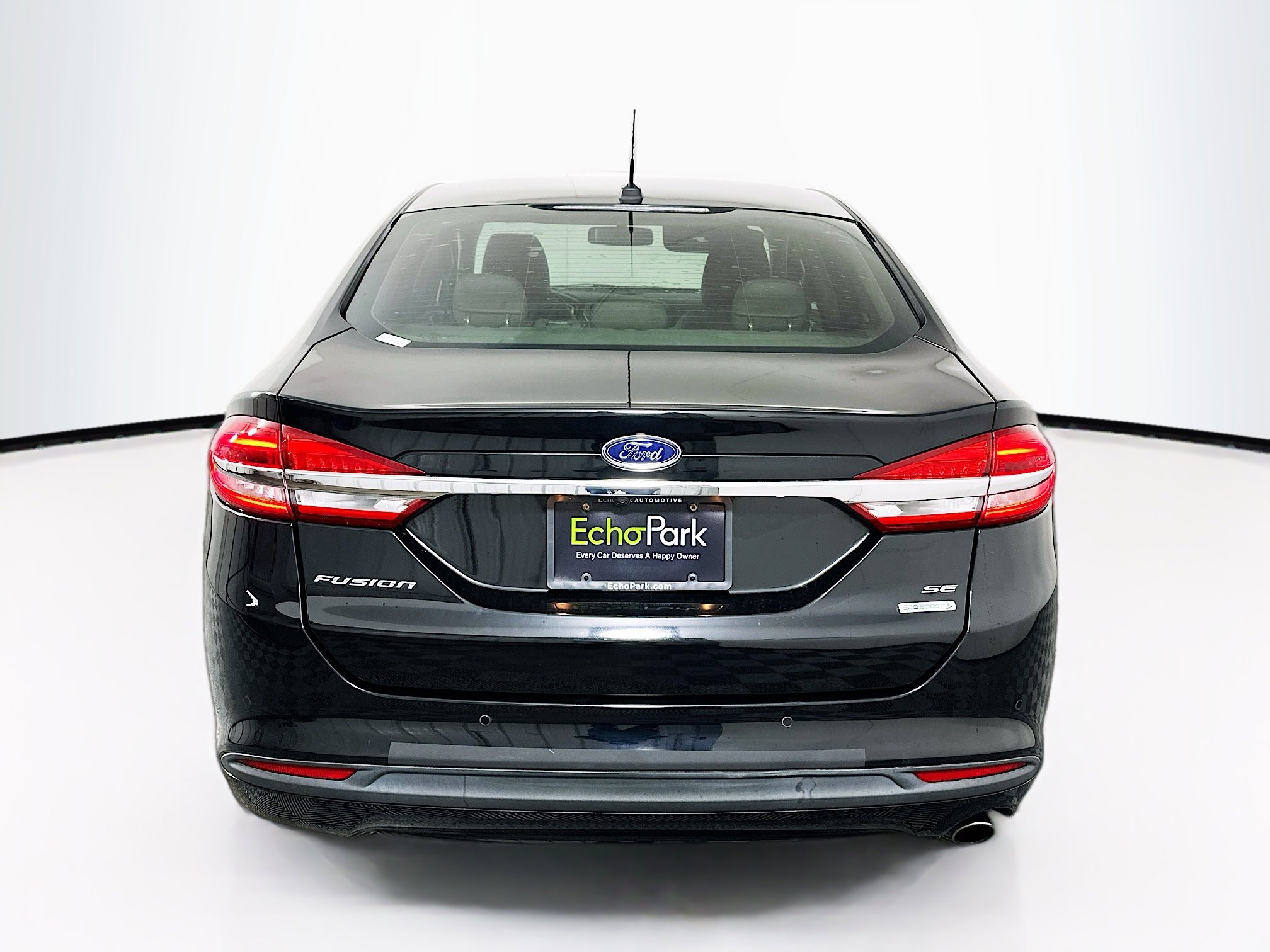 Used 2018 Ford Fusion SE w/ Fusion SE Technology Package FWD image 7