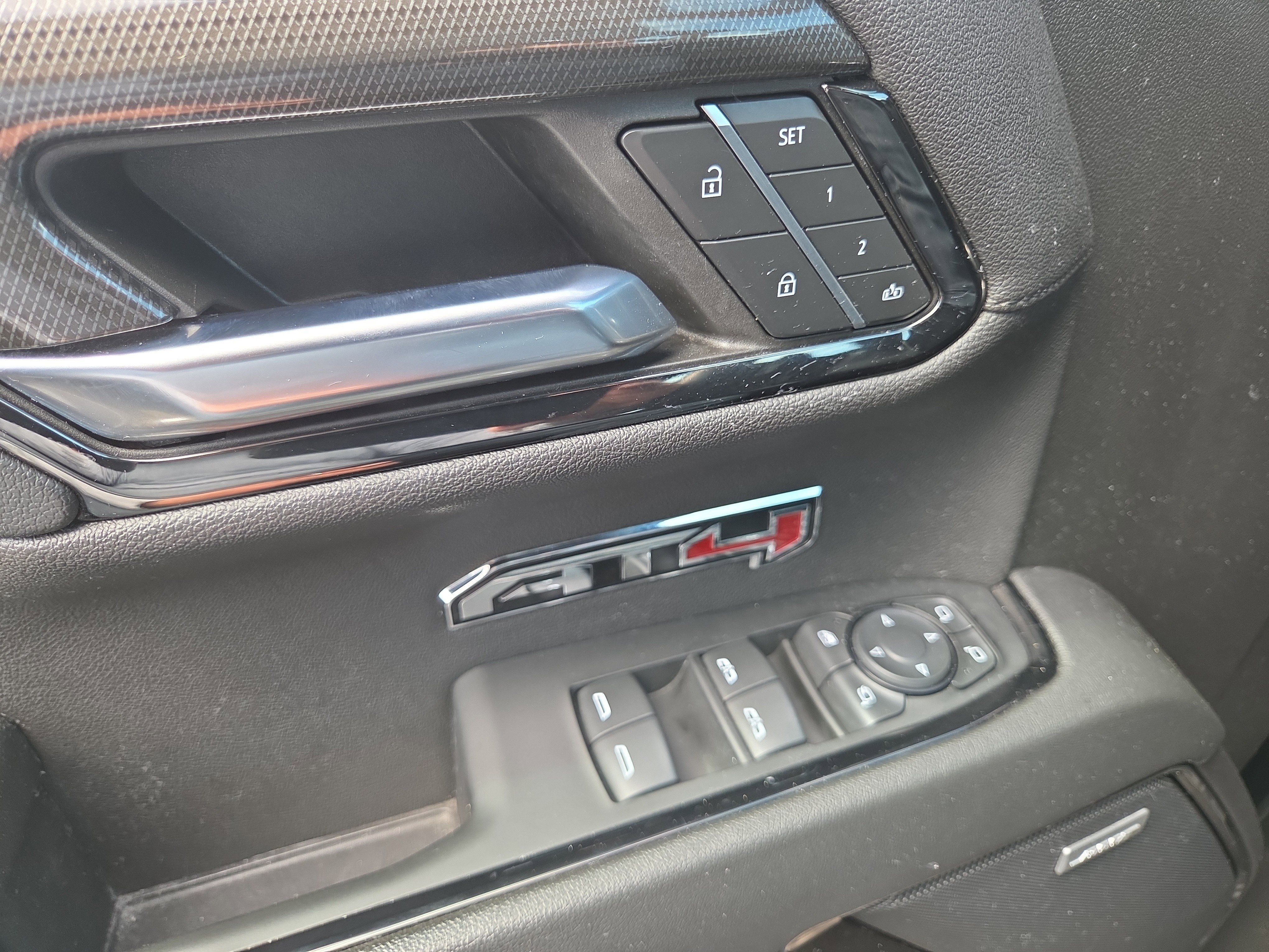 Used 2024 GMC Sierra 1500 AT4 w/ Technology Package image 30