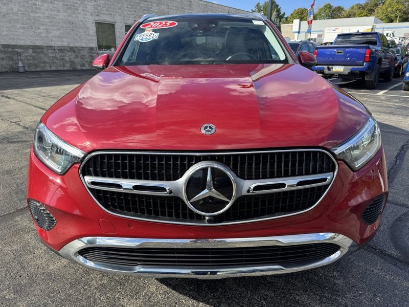 Used 2025 Mercedes-Benz GLC 350e 4MATIC image 9