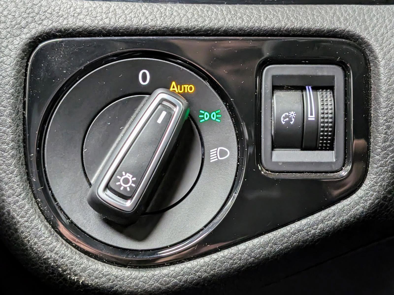 Used 2019 Volkswagen Golf 4-Door image 30