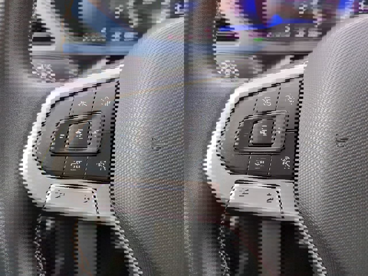 Used 2024 Volkswagen Taos SE image 25