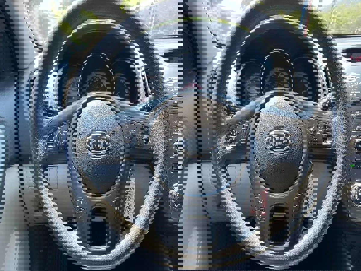 Used 2013 Kia Forte EX image 24