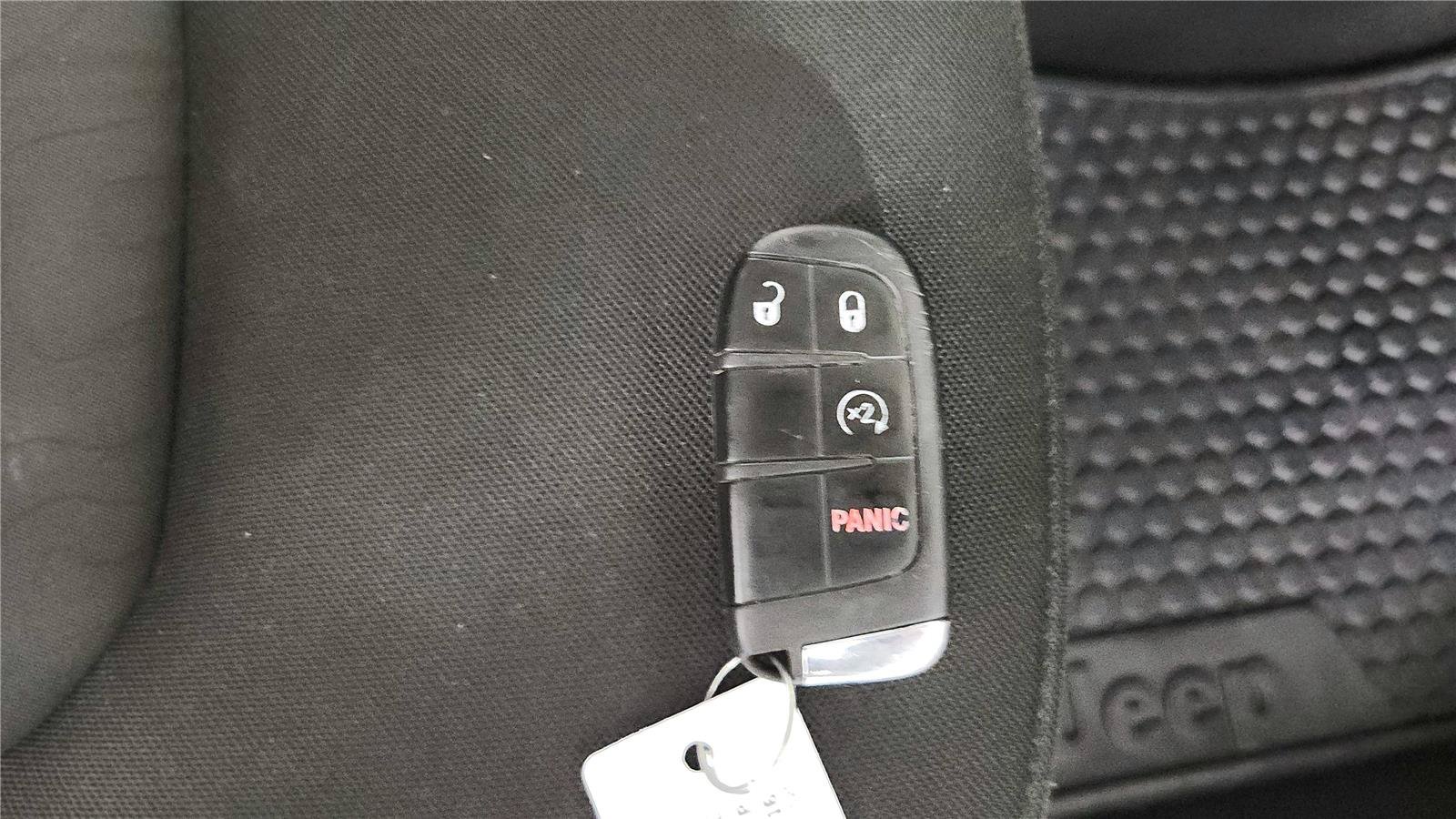 Used 2016 Jeep Renegade Trailhawk AWD/4WD image 29