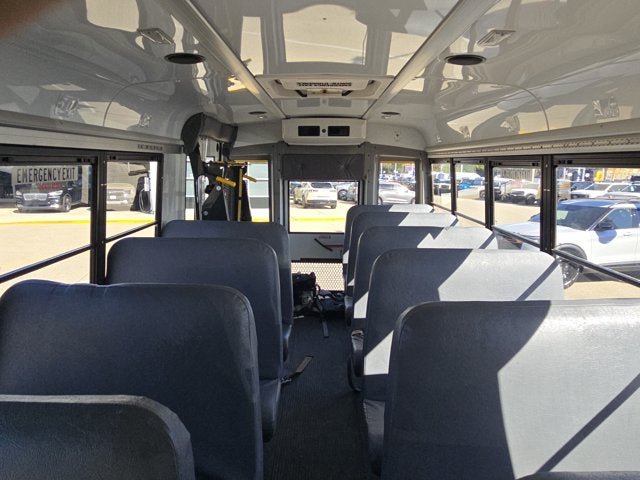 Used 2014 Chevrolet Express 4500 RWD image 16