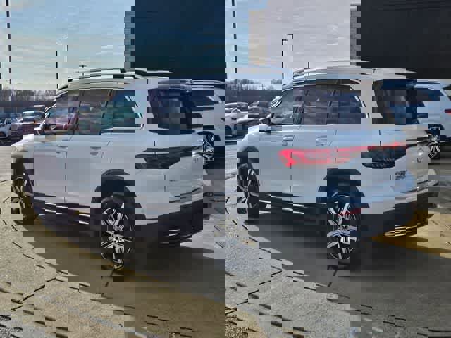 Used 2023 Mercedes-Benz EQB 250+ w/ Exclusive Package image 6