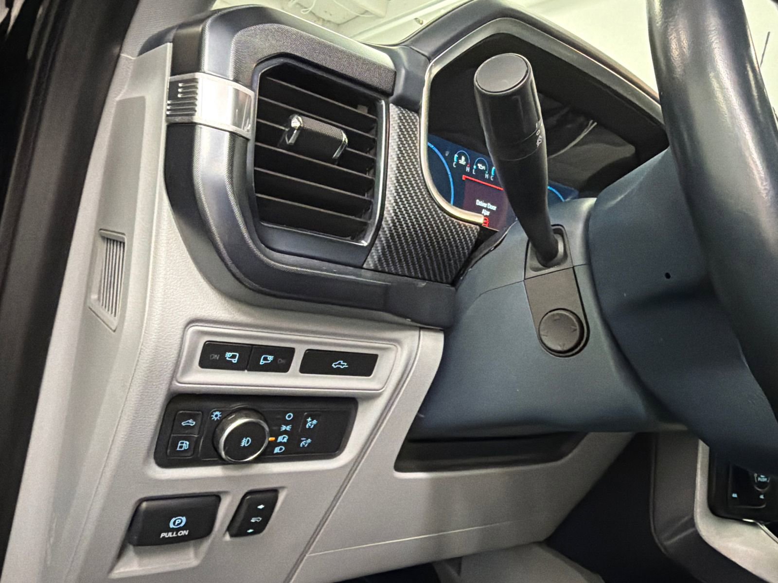 Used 2022 Ford F150 Limited image 34