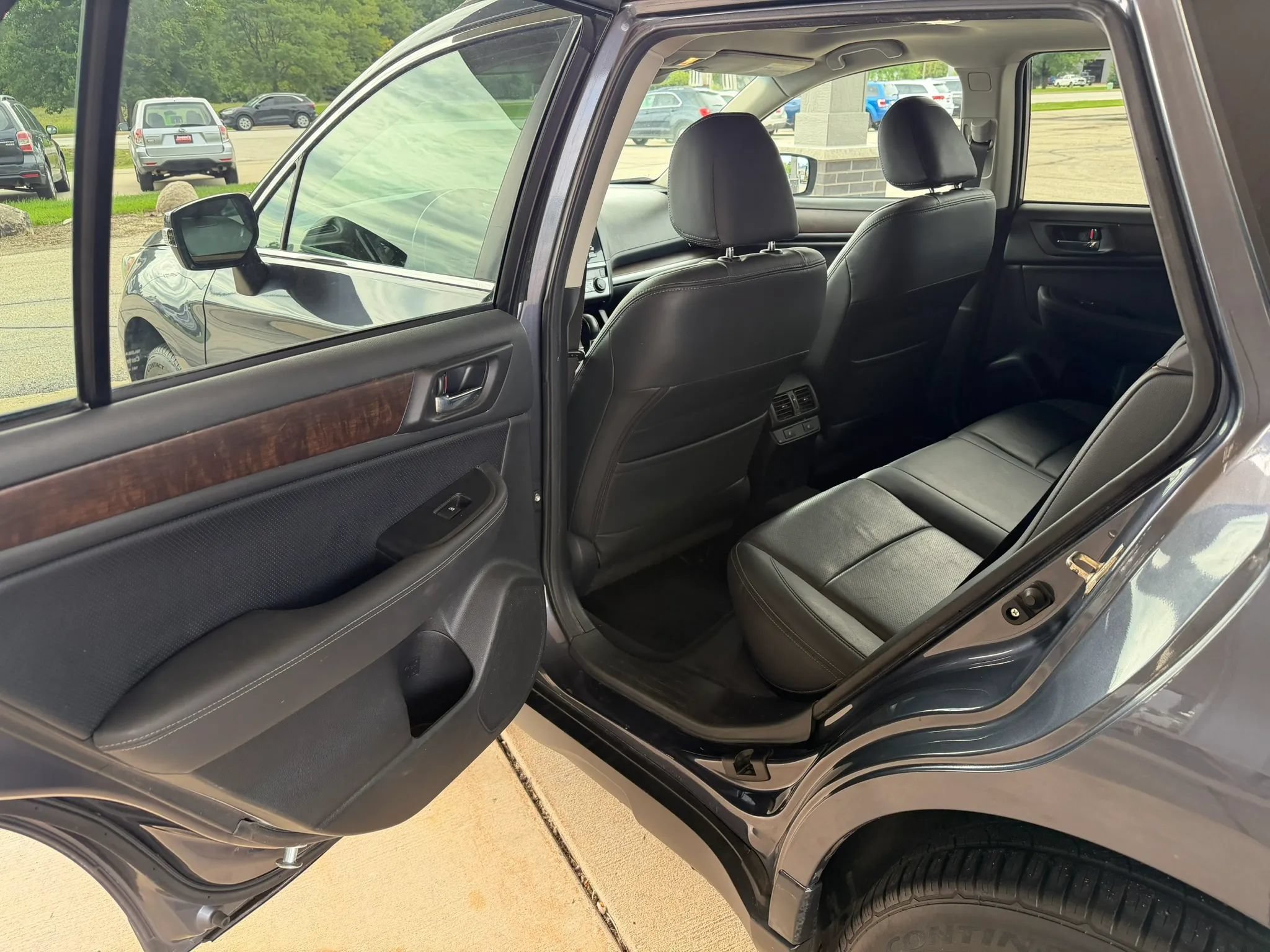Used 2015 Subaru Outback 2.5i Limited AWD/4WD image 10