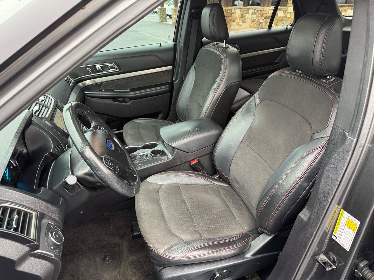 Used 2018 Ford Explorer XLT w/ Equipment Group 202A FWD image 11