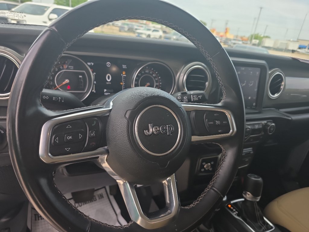 Used 2022 Jeep Wrangler Unlimited Sahara AWD/4WD image 11