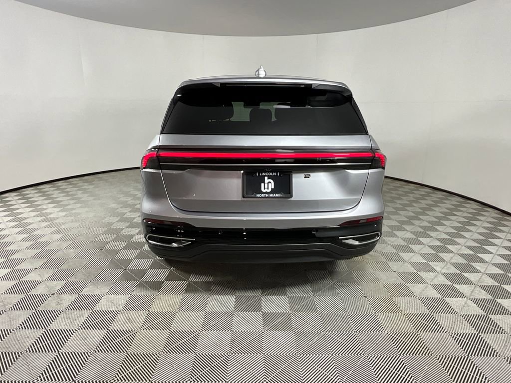 Used 2025 Lincoln Nautilus Premier AWD/4WD image 7