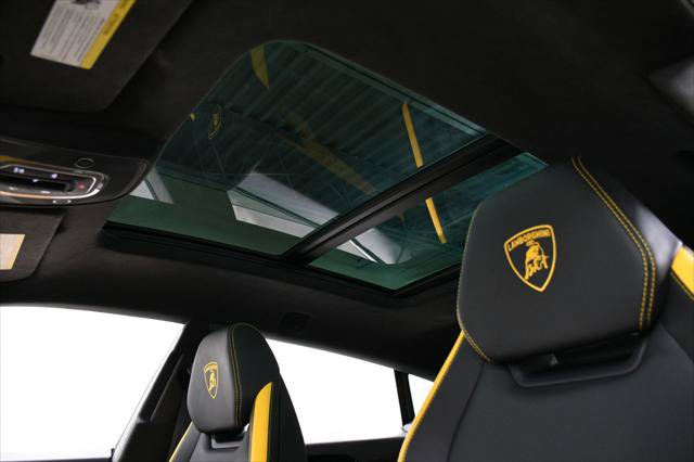 Used 2025 Lamborghini Urus SE AWD/4WD image 43