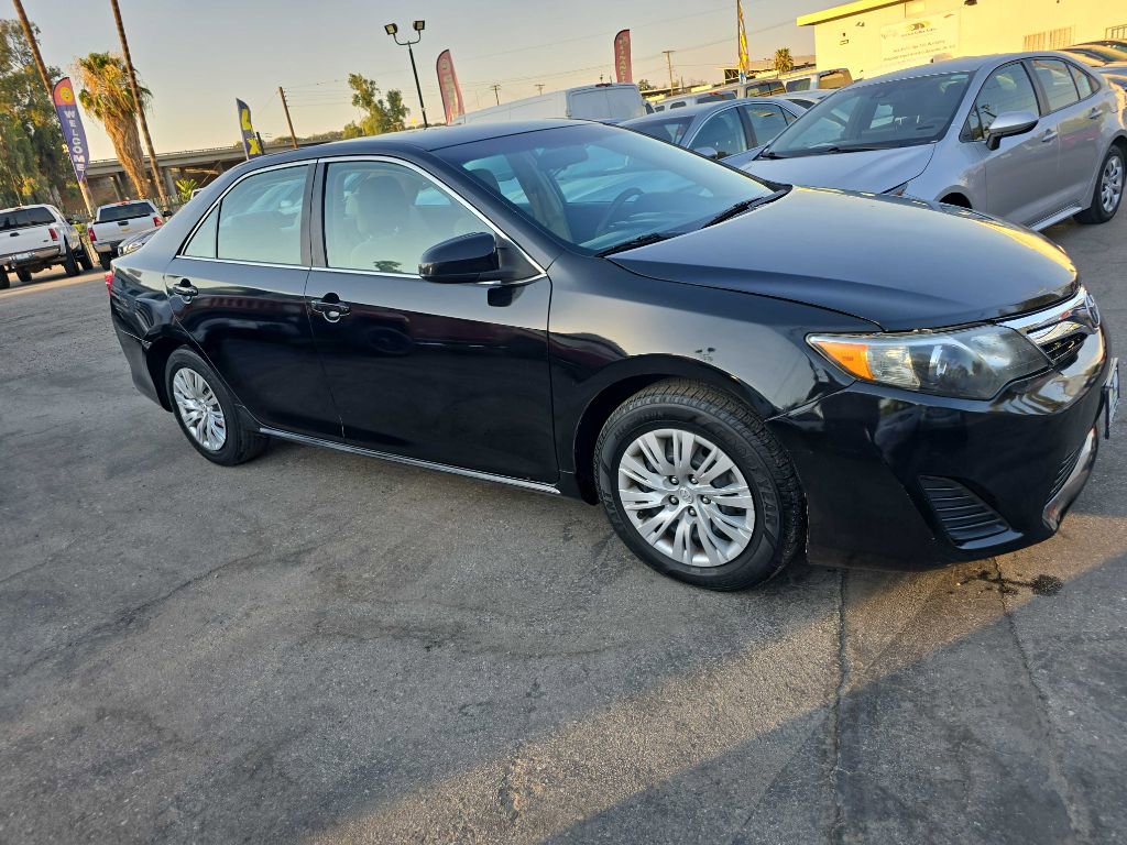Used 2013 Toyota Camry L image 4
