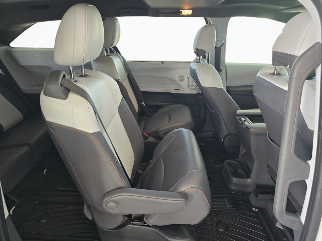 Used 2024 Toyota Sienna XSE AWD/4WD image 37