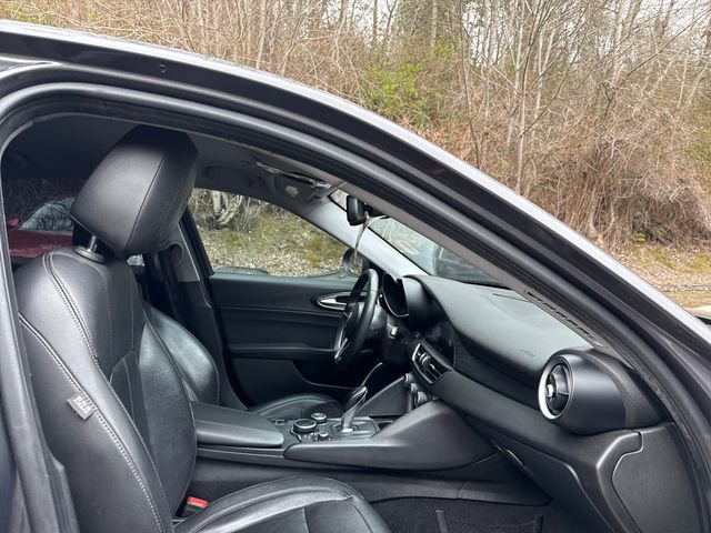Used 2019 Alfa Romeo Giulia w/ Quick Order Package 22K Sport image 13