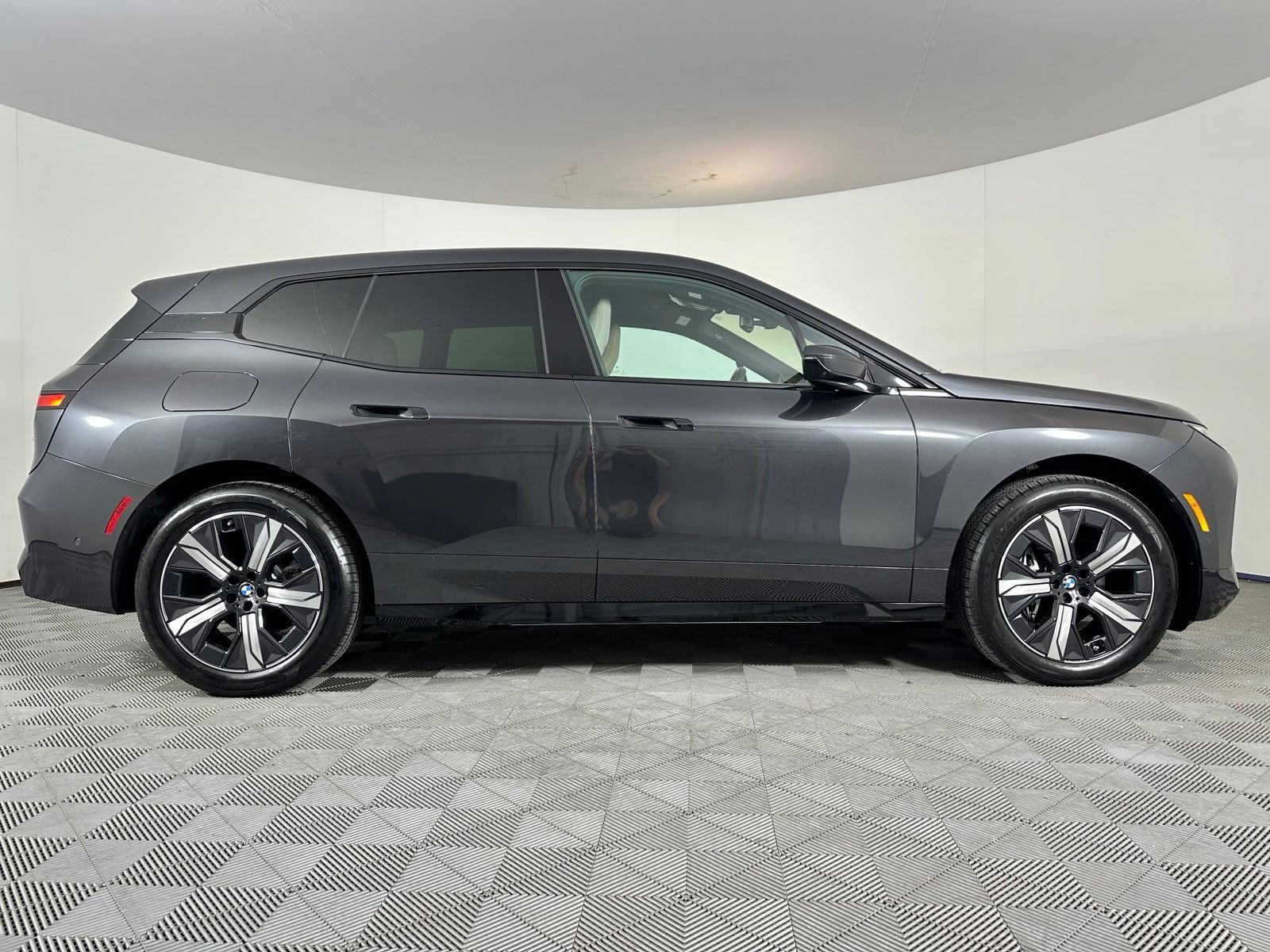 Used 2026 BMW iX xDrive45 AWD/4WD image 33