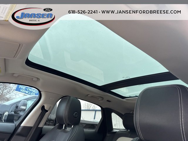 Used 2017 Jaguar F-PACE R-Sport image 12