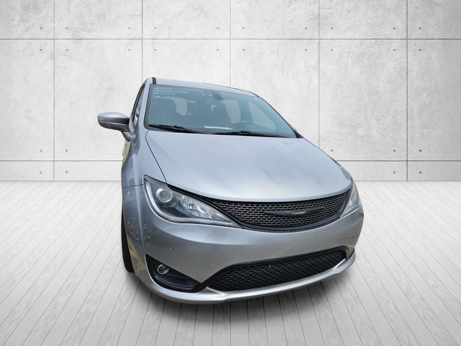Used 2019 Chrysler Pacifica Touring Plus w/ S Appearance Package FWD image 3