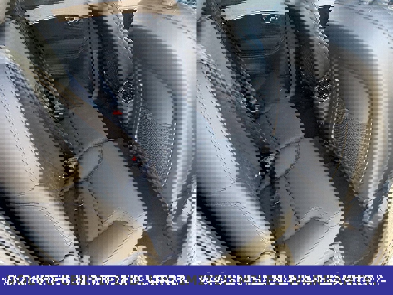 Certified 2025 Volvo XC90 B6 Plus image 32