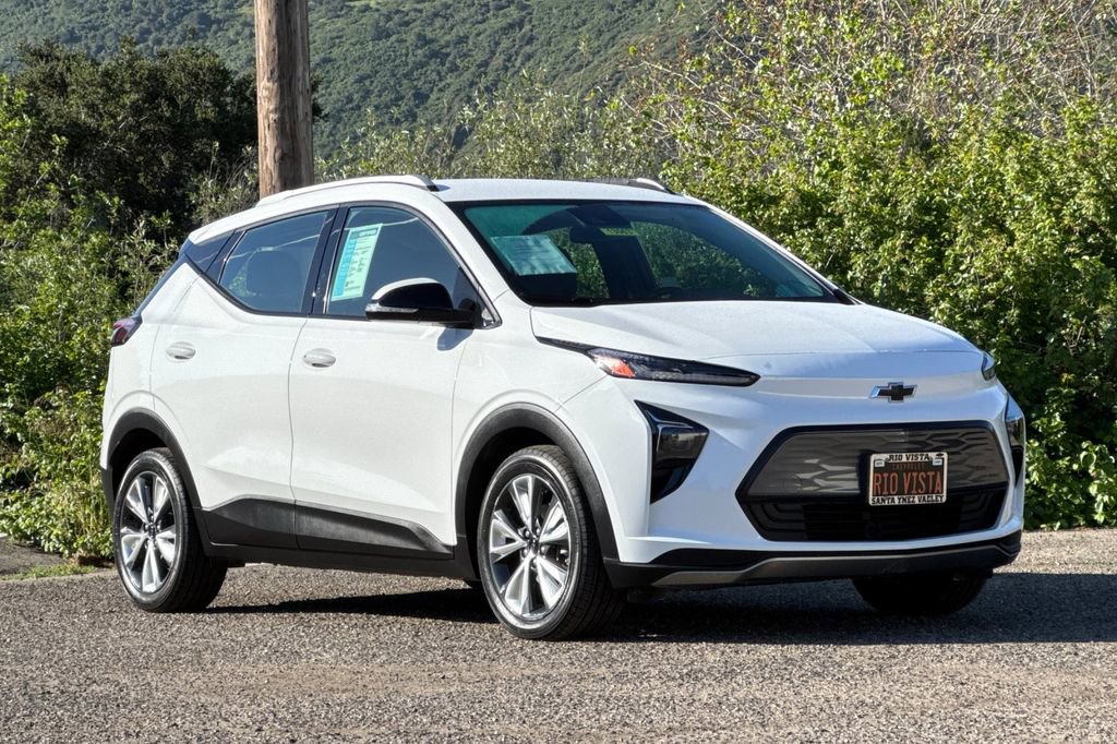 Certified 2023 Chevrolet Bolt EUV LT w/ Convenience Package image 2