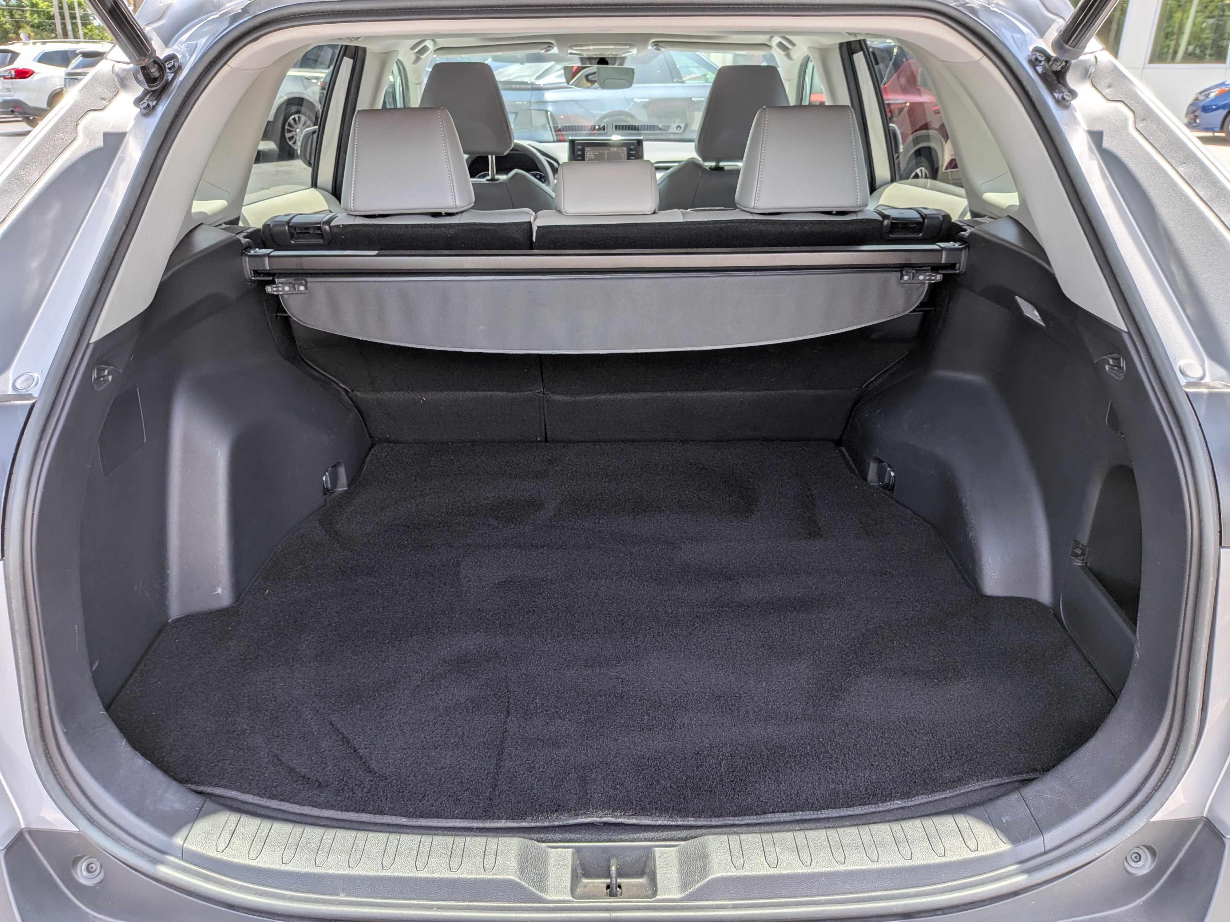Used 2021 Toyota RAV4 XLE Premium FWD image 17