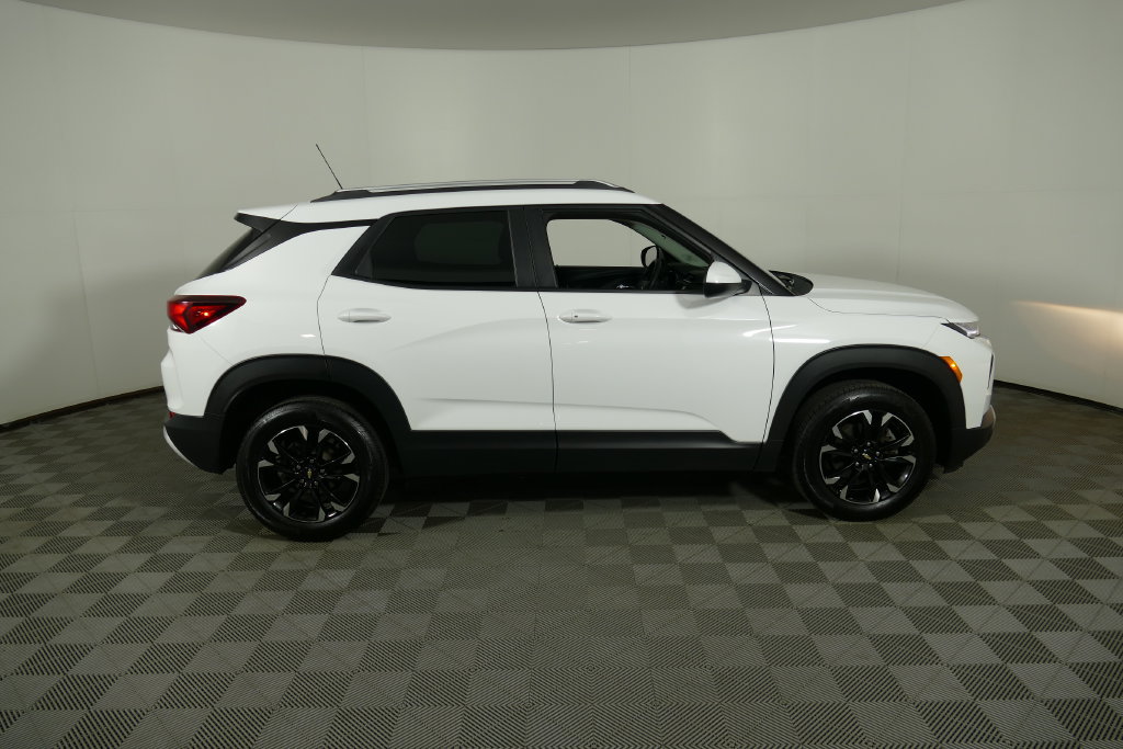 Used 2023 Chevrolet TrailBlazer LT AWD/4WD image 2