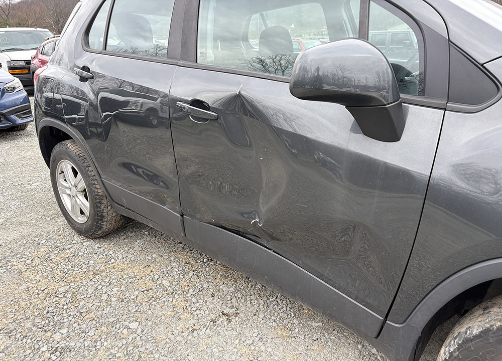 Used 2019 Chevrolet Trax LS AWD/4WD image 2