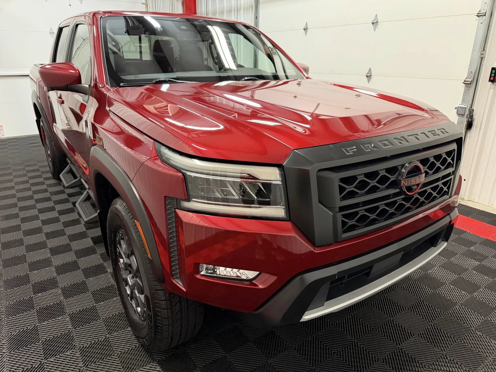 Used 2023 Nissan Frontier PRO-4X w/ Pro-4X Premium Package AWD/4WD image 6