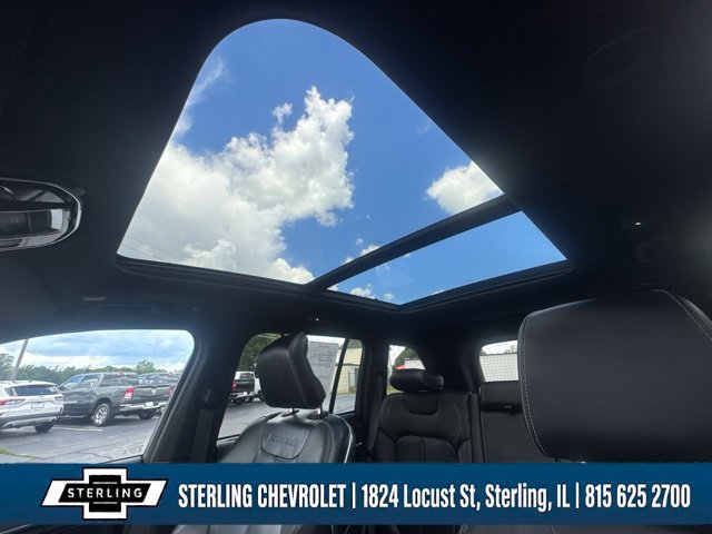 Used 2022 Jeep Grand Cherokee Overland w/ Luxury Tech Group IV AWD/4WD image 29