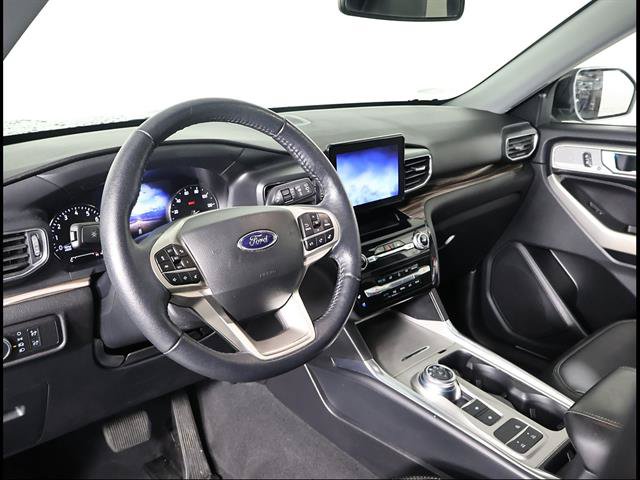 Used 2022 Ford Explorer Limited w/ Equipment Group 301A RWD image 6