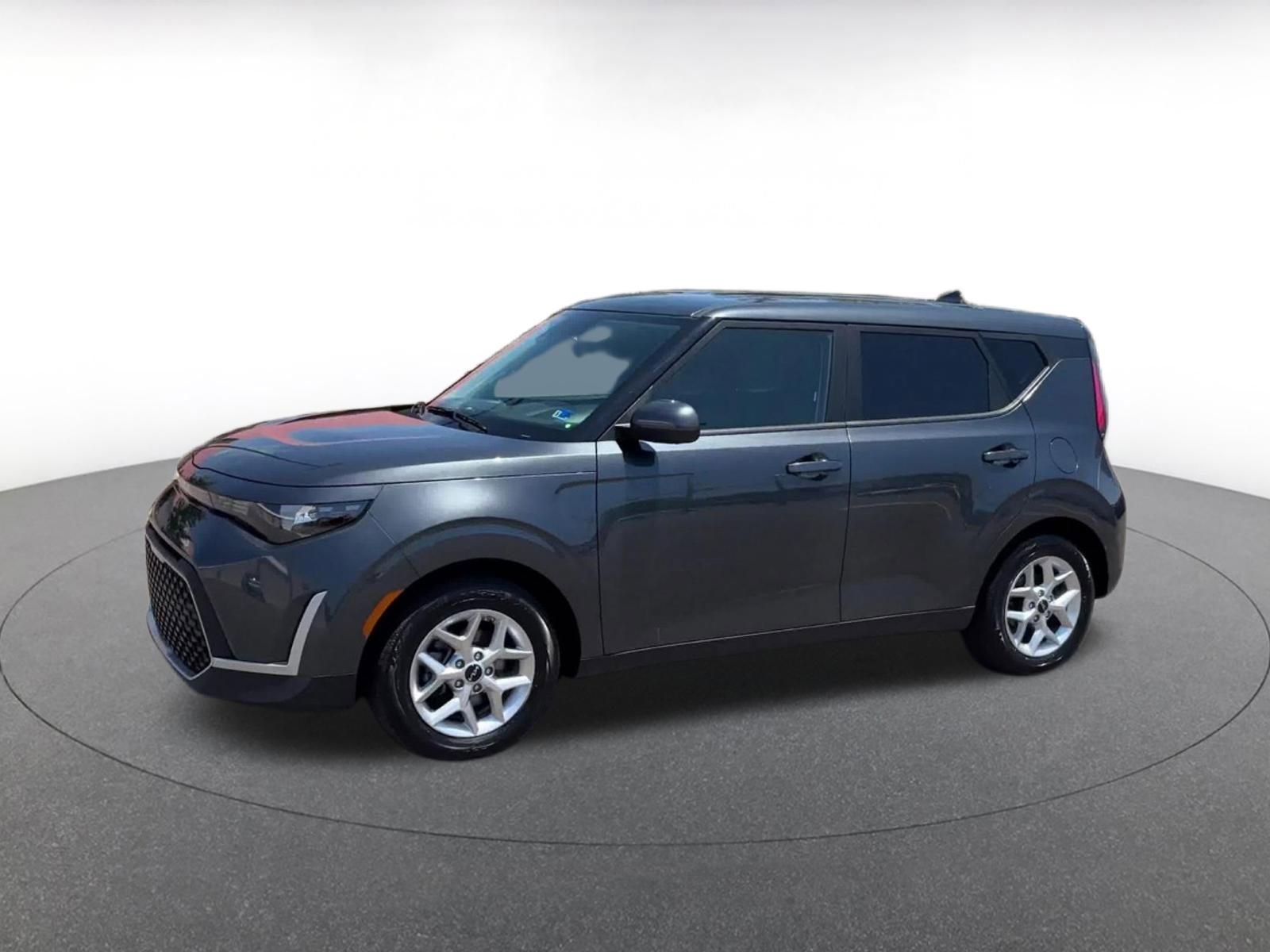 Used 2025 Kia Soul LX w/ LX Technology Package FWD image 8
