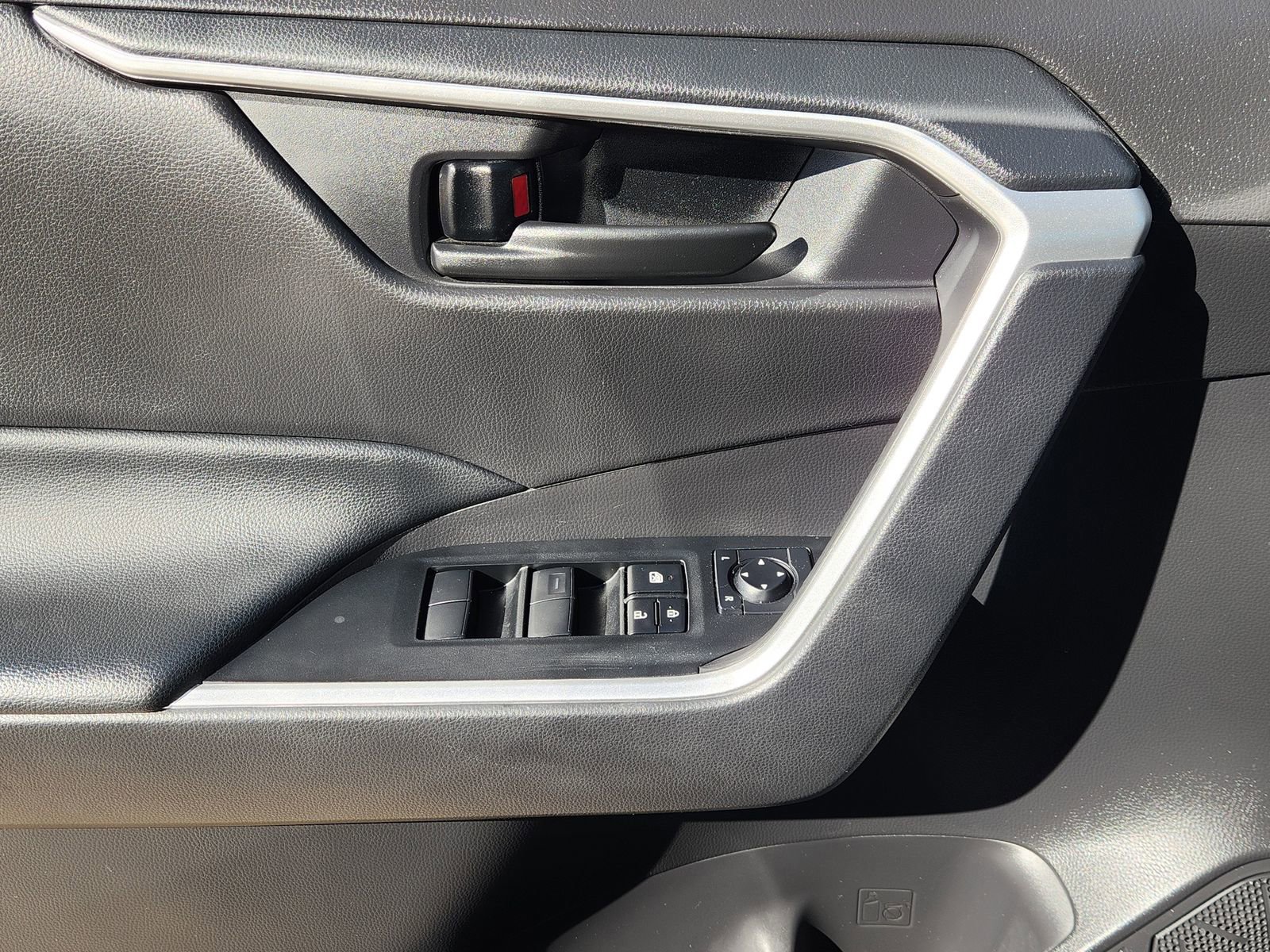 Used 2024 Toyota RAV4 LE image 27