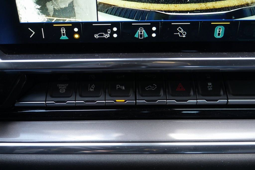 Used 2024 Chevrolet Silverado 2500 High Country w/ High Country Premium Package image 18