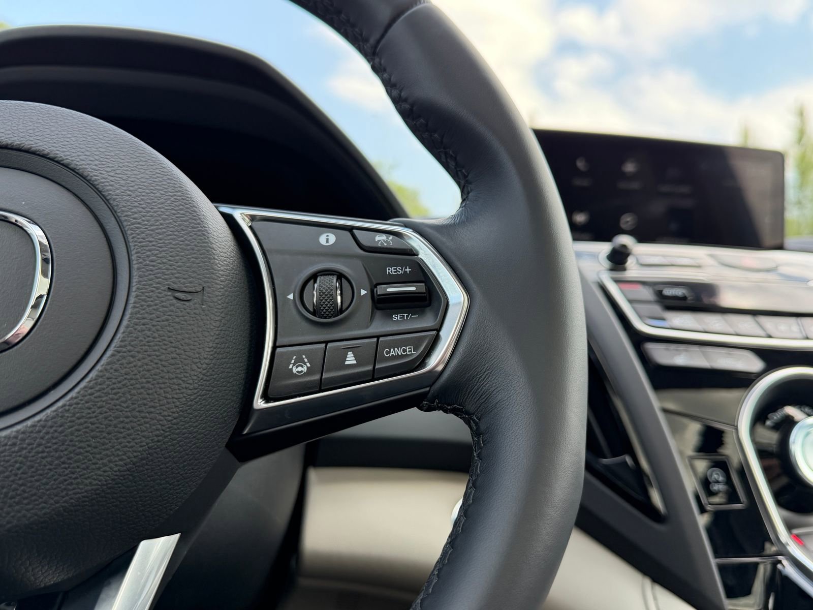 Used 2025 Acura RDX w/ Technology Package image 25