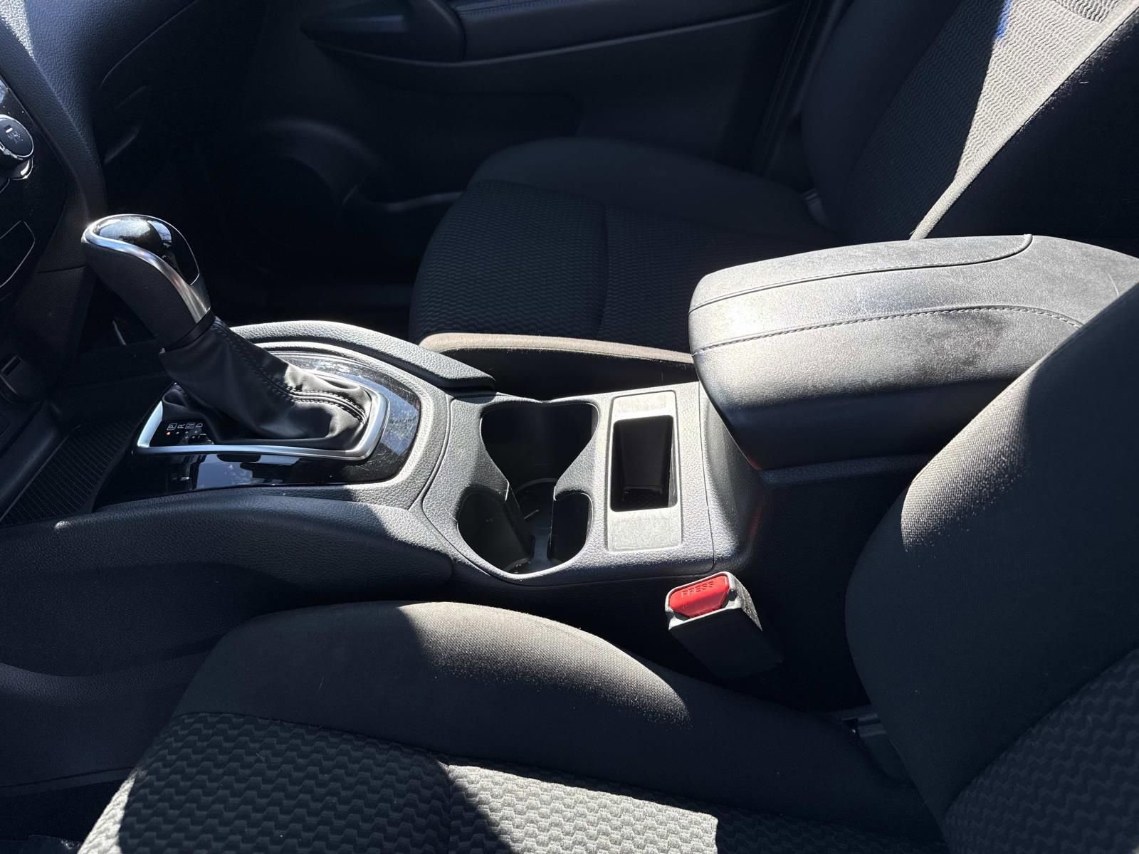 Used 2022 Nissan Rogue Sport S image 21