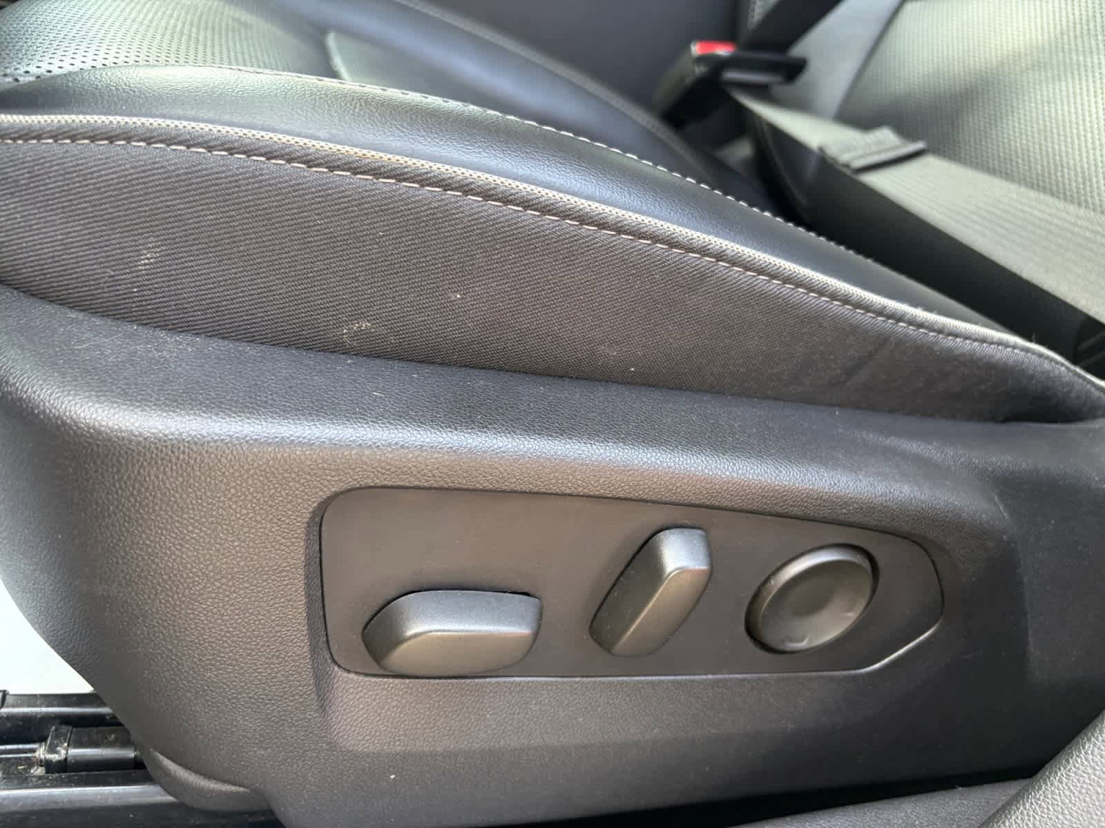 Used 2021 Buick Envision Essence AWD/4WD image 37