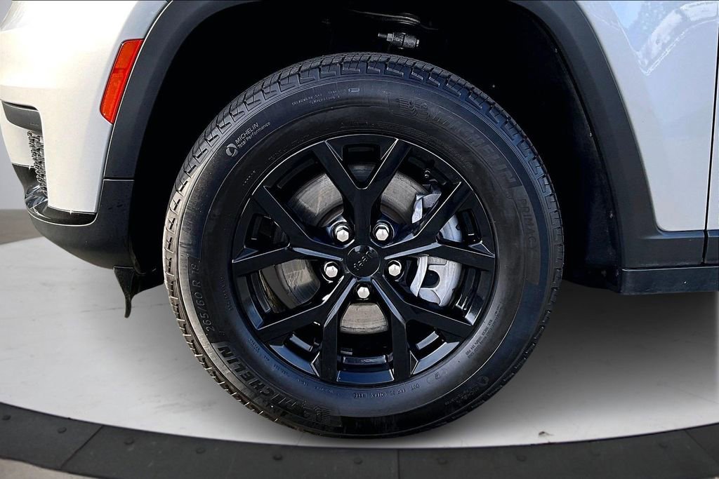 Used 2024 Jeep Grand Cherokee L Laredo image 32