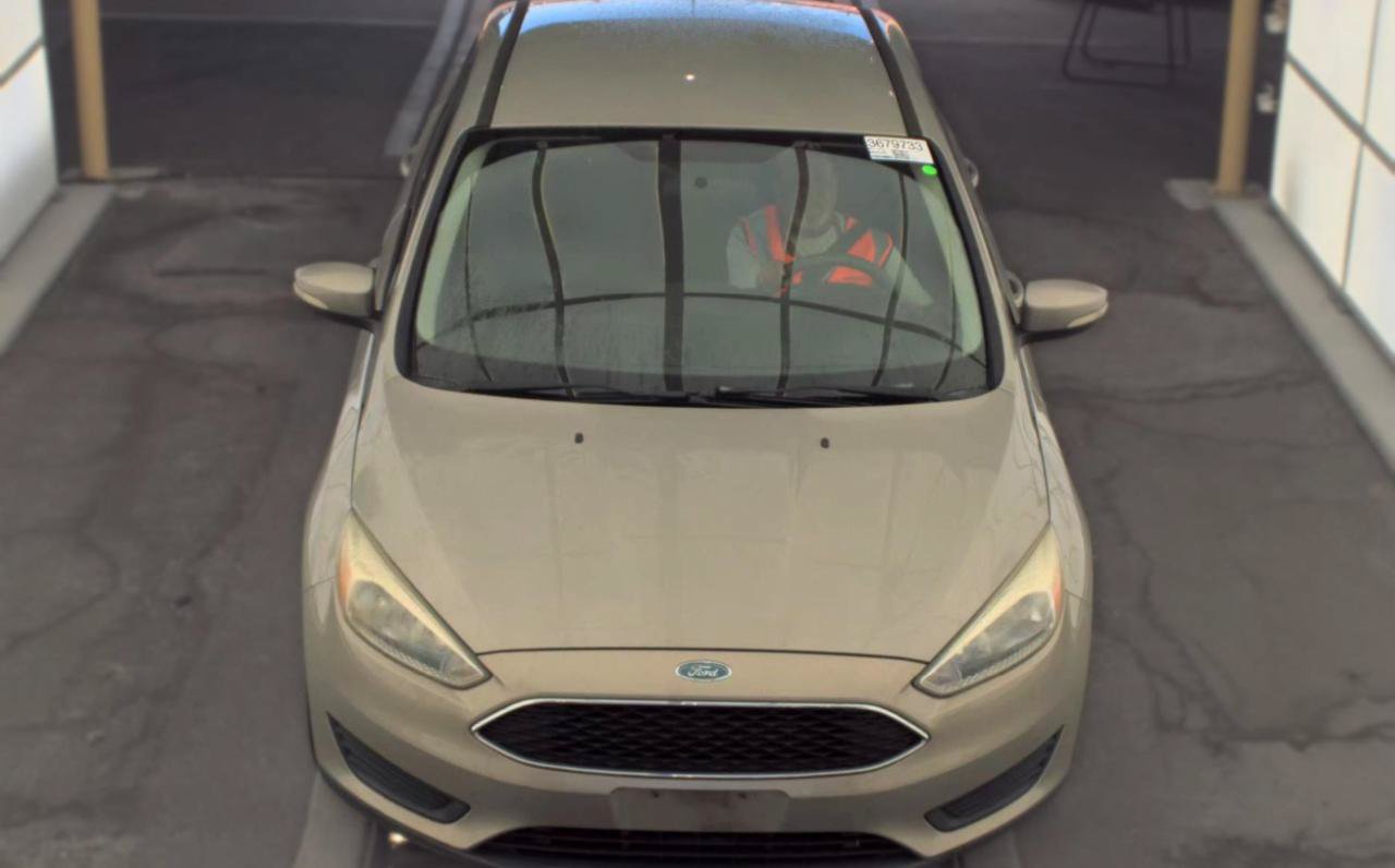 Used 2015 Ford Focus SE FWD image 2