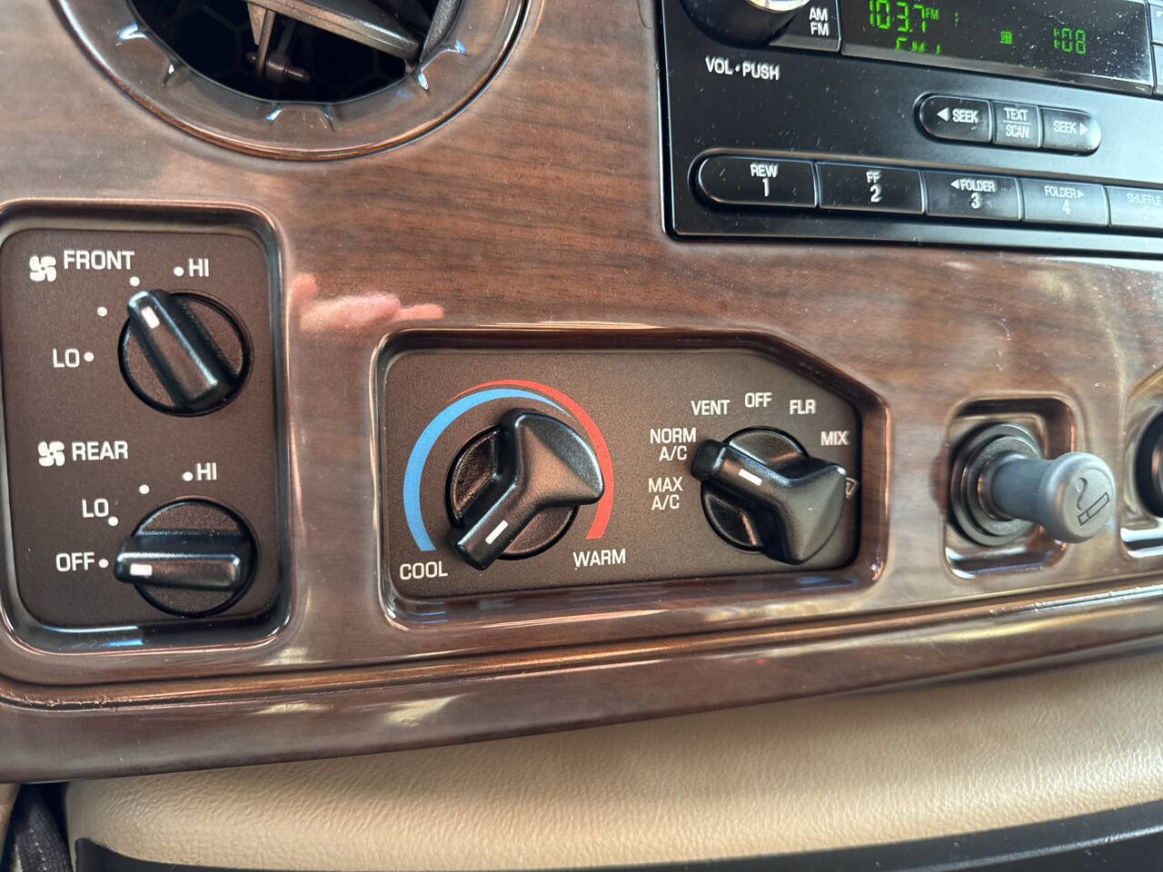 Used 2011 Ford E-150 and Econoline 150 w/ Premium Van Group image 34