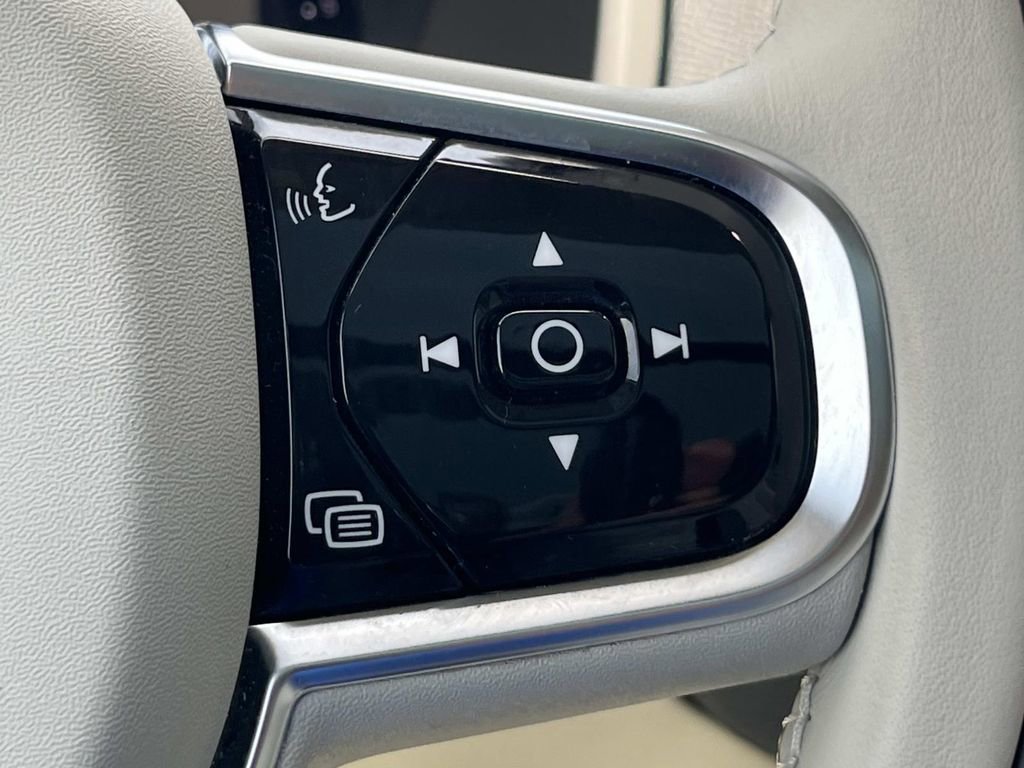 Certified 2024 Volvo XC90 B6 Plus w/ Protection Package image 32