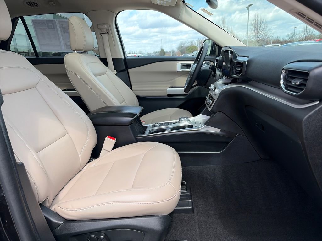 Used 2024 Ford Explorer XLT w/ Equipment Group 202A AWD/4WD image 11