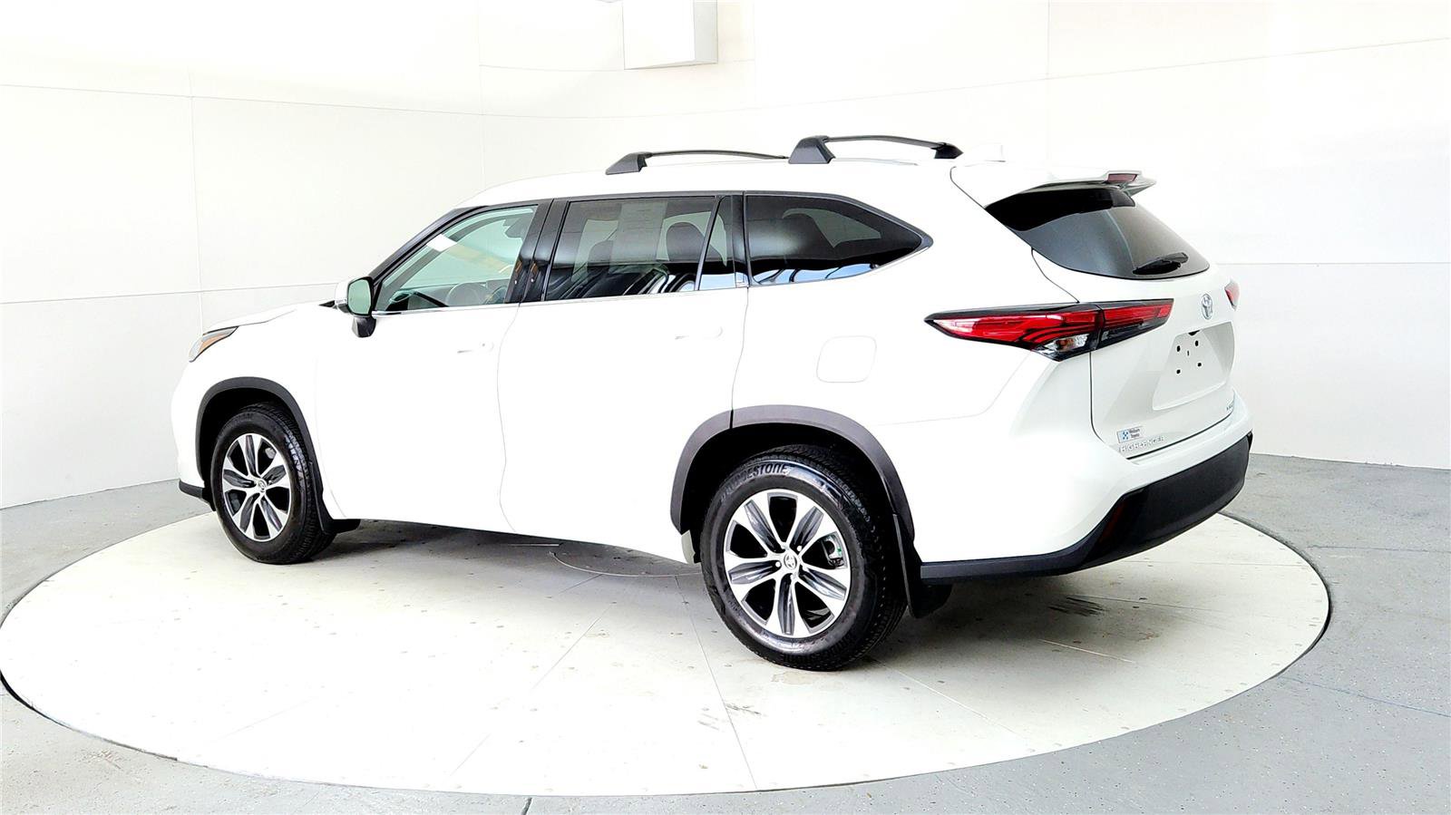 Certified 2020 Toyota Highlander XLE image 4