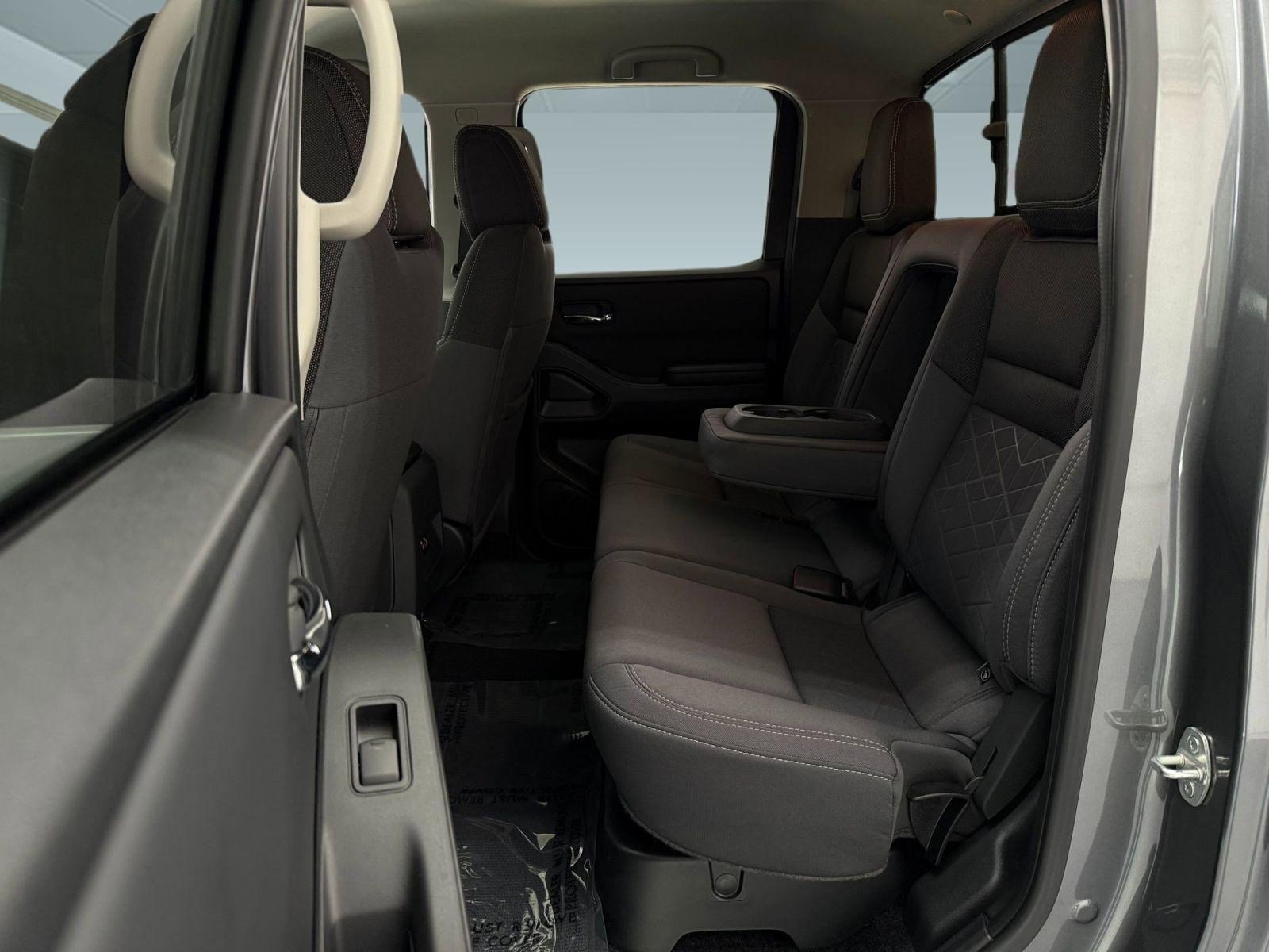 Used 2025 Nissan Frontier SV image 12